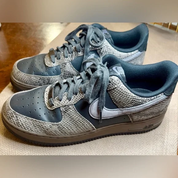 Nike Air Force 1 Snakeskin Edition
Men’s 10 - Picture 2 of 9